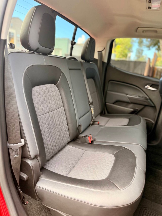 Chevrolet Colorado Vehicle Full-screen Gallery Image 15