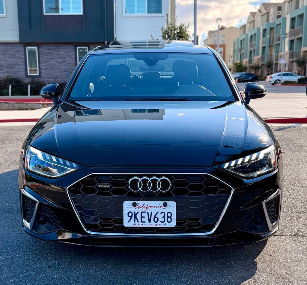 Audi A4 Sedan Vehicle Full-screen Gallery Image 03