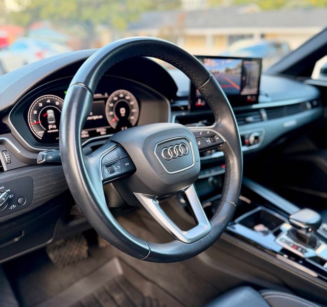 Audi A4 Sedan Vehicle Full-screen Gallery Image 09