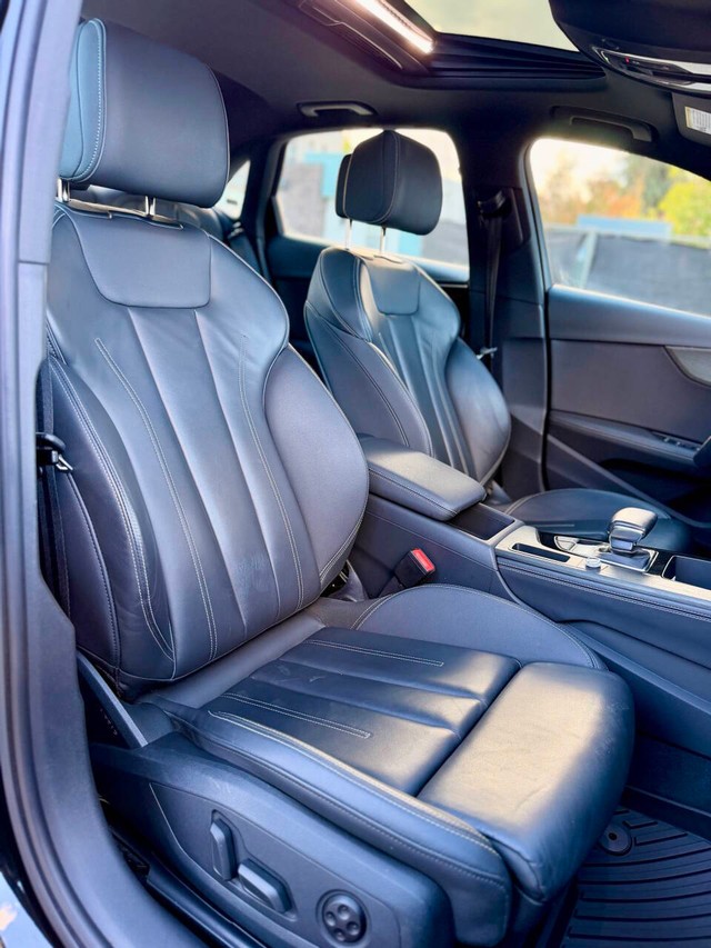 Audi A4 Sedan Vehicle Full-screen Gallery Image 13