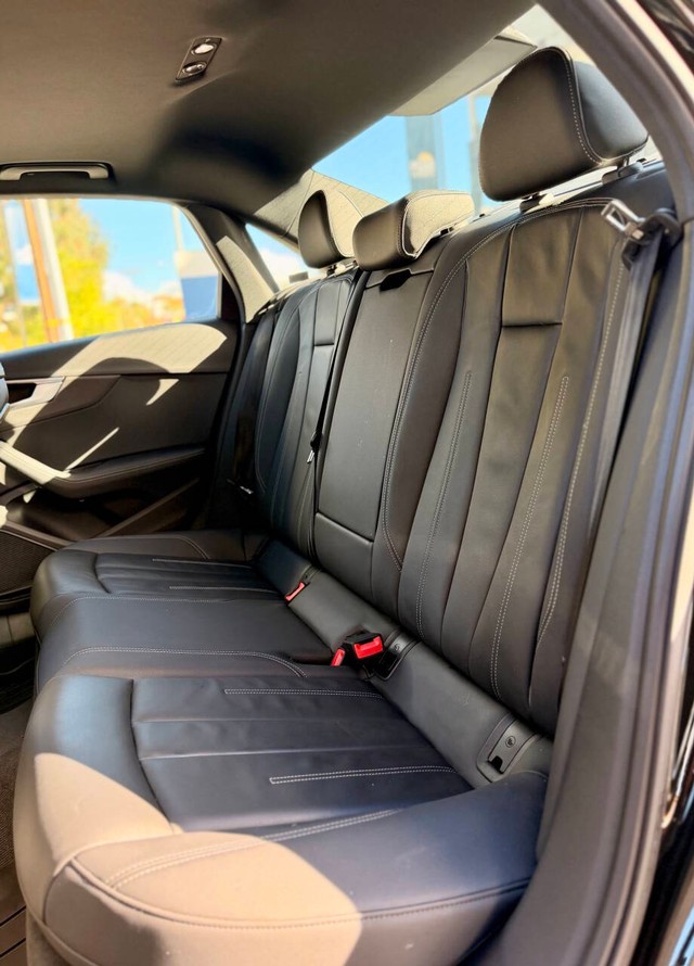 Audi A4 Sedan Vehicle Full-screen Gallery Image 15