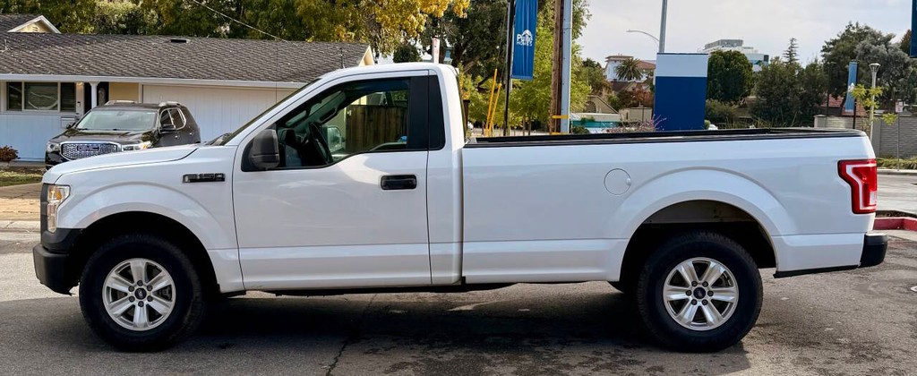 Ford F-150 Vehicle Full-screen Gallery Image 04