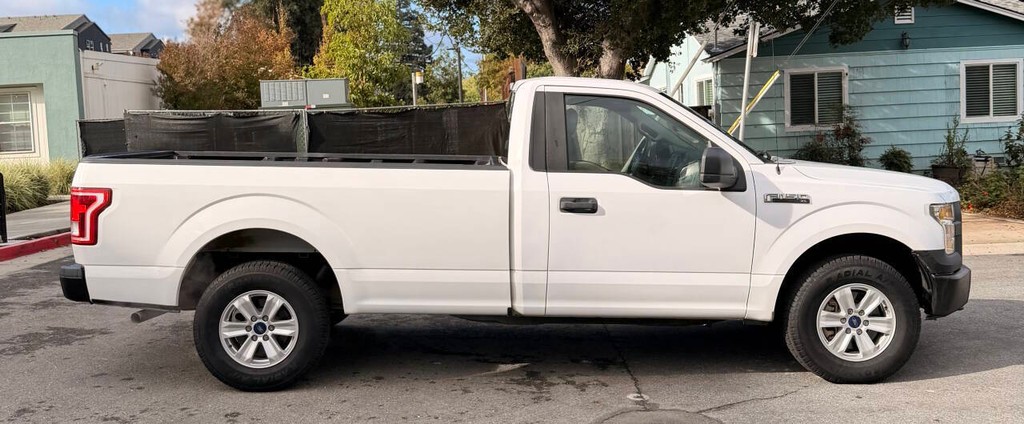 Ford F-150 Vehicle Full-screen Gallery Image 05