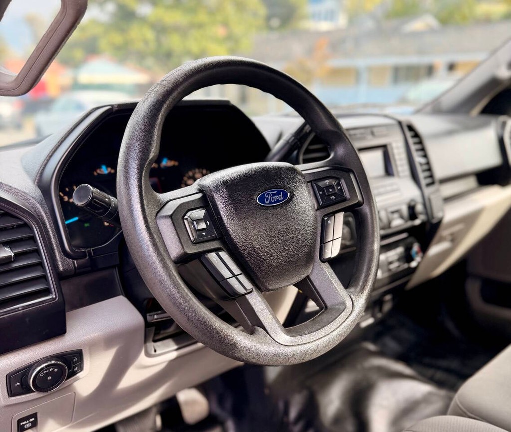 Ford F-150 Vehicle Full-screen Gallery Image 10