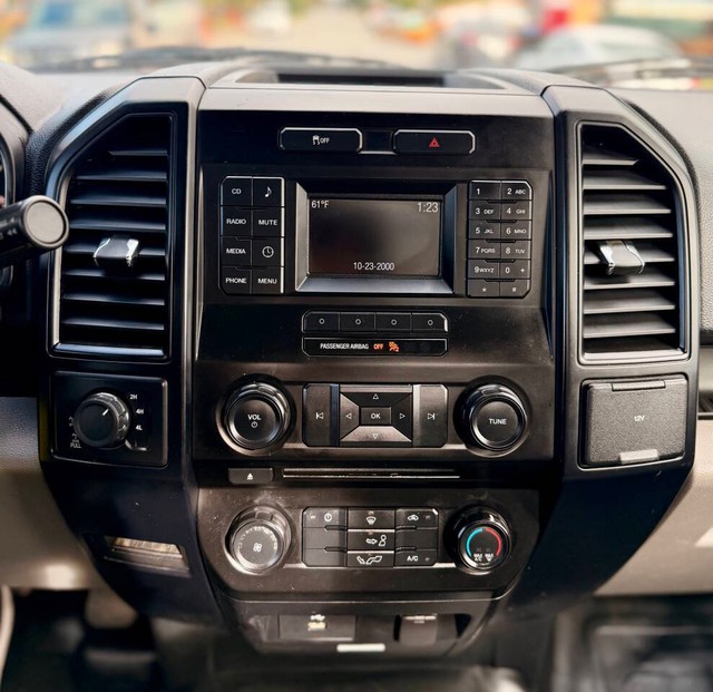 Ford F-150 Vehicle Full-screen Gallery Image 11