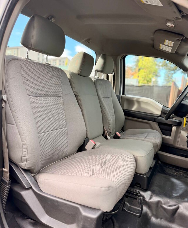 Ford F-150 Vehicle Full-screen Gallery Image 12