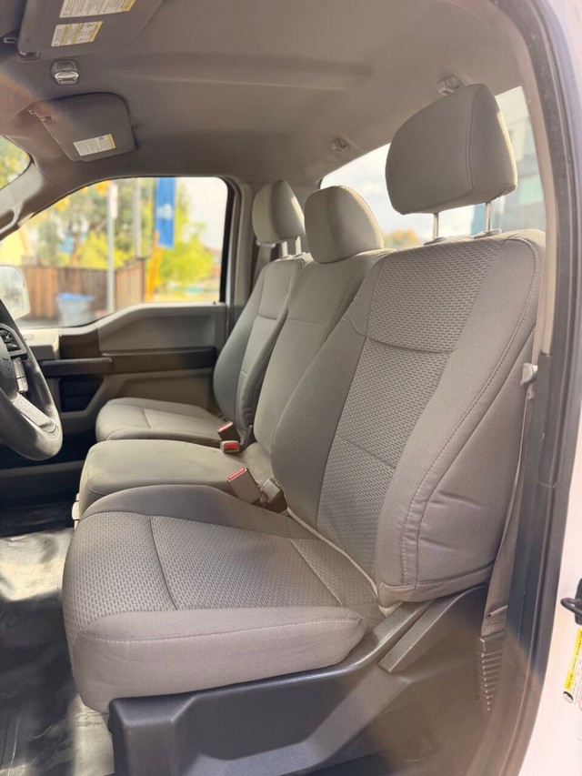 Ford F-150 Vehicle Full-screen Gallery Image 13