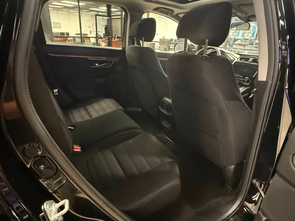 Honda CR-V Hybrid Vehicle Full-screen Gallery Image 15