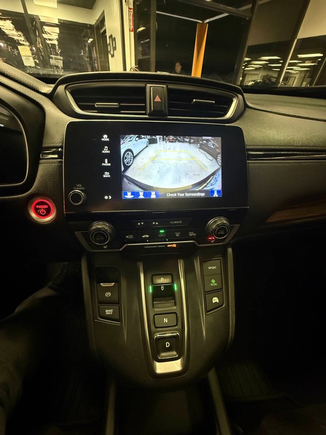 Honda CR-V Hybrid Vehicle Full-screen Gallery Image 18