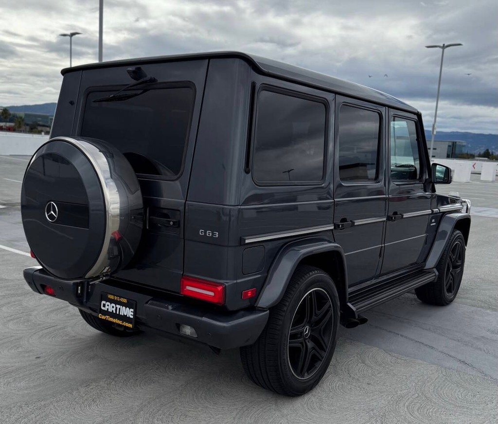 Mercedes-Benz G-Class Vehicle Full-screen Gallery Image 06
