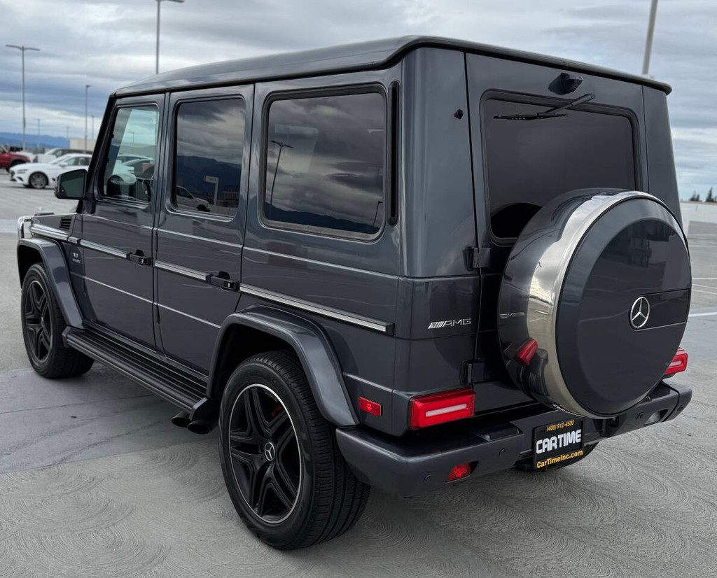 Mercedes-Benz G-Class Vehicle Full-screen Gallery Image 08