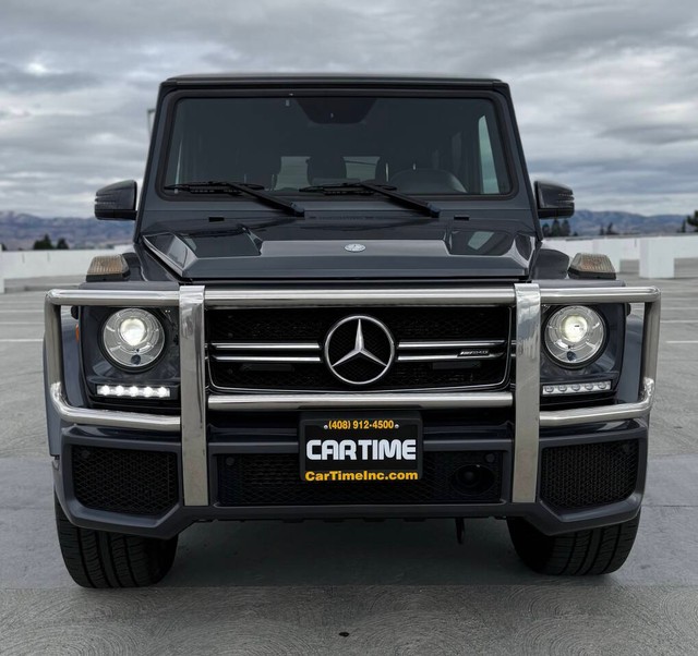 Mercedes-Benz G-Class Vehicle Full-screen Gallery Image 02