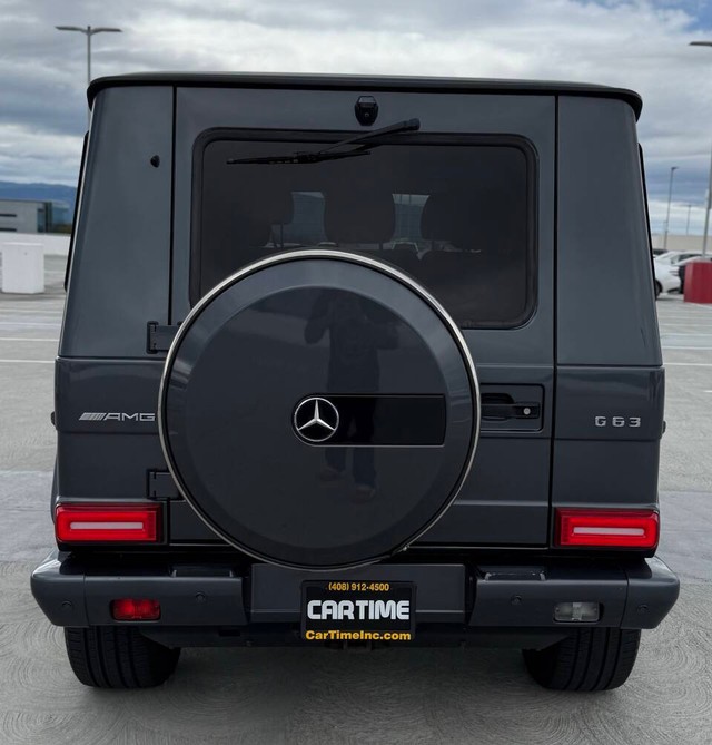 Mercedes-Benz G-Class Vehicle Full-screen Gallery Image 07