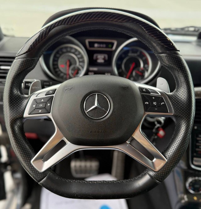 Mercedes-Benz G-Class Vehicle Full-screen Gallery Image 10