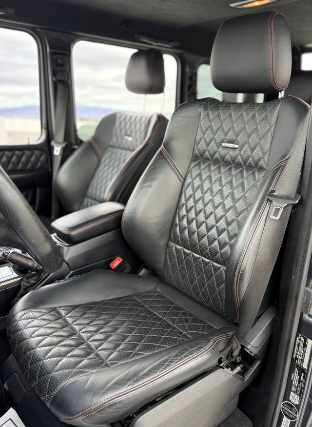 Mercedes-Benz G-Class Vehicle Full-screen Gallery Image 13