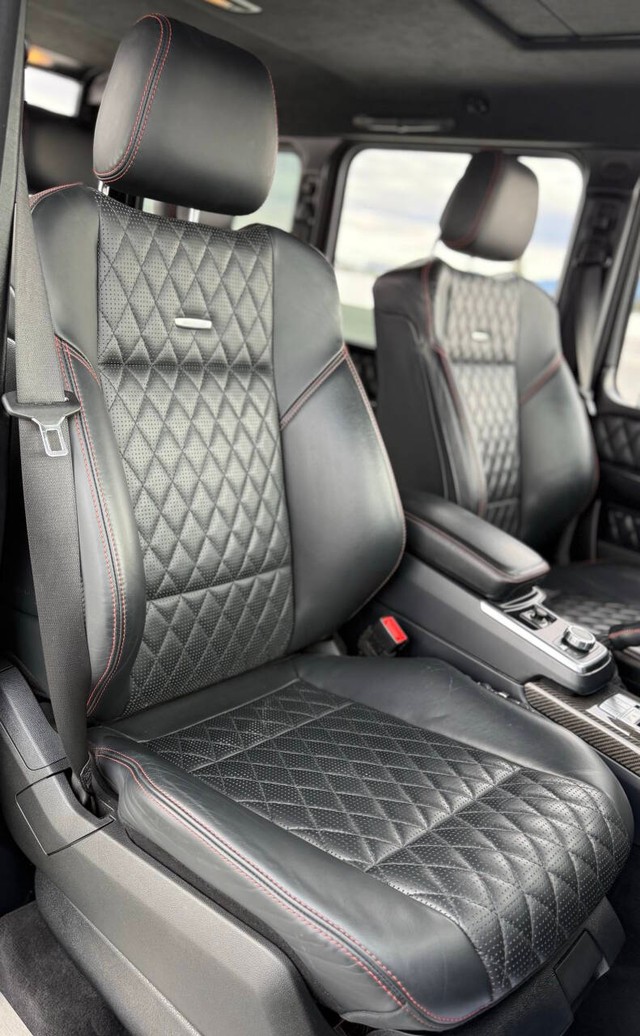 Mercedes-Benz G-Class Vehicle Full-screen Gallery Image 14