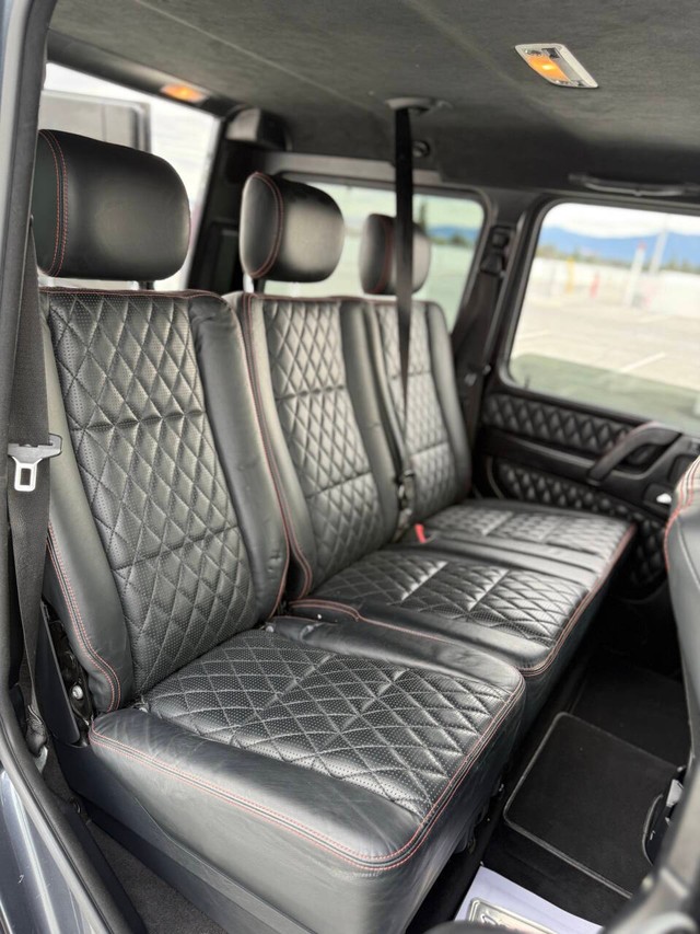 Mercedes-Benz G-Class Vehicle Full-screen Gallery Image 15