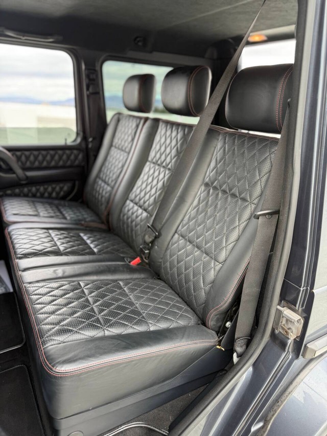 Mercedes-Benz G-Class Vehicle Full-screen Gallery Image 16