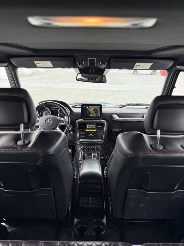 Mercedes-Benz G-Class Vehicle Full-screen Gallery Image 18