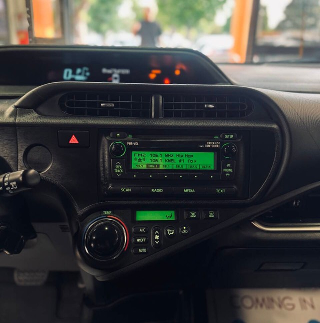 Toyota Prius c Vehicle Full-screen Gallery Image 12