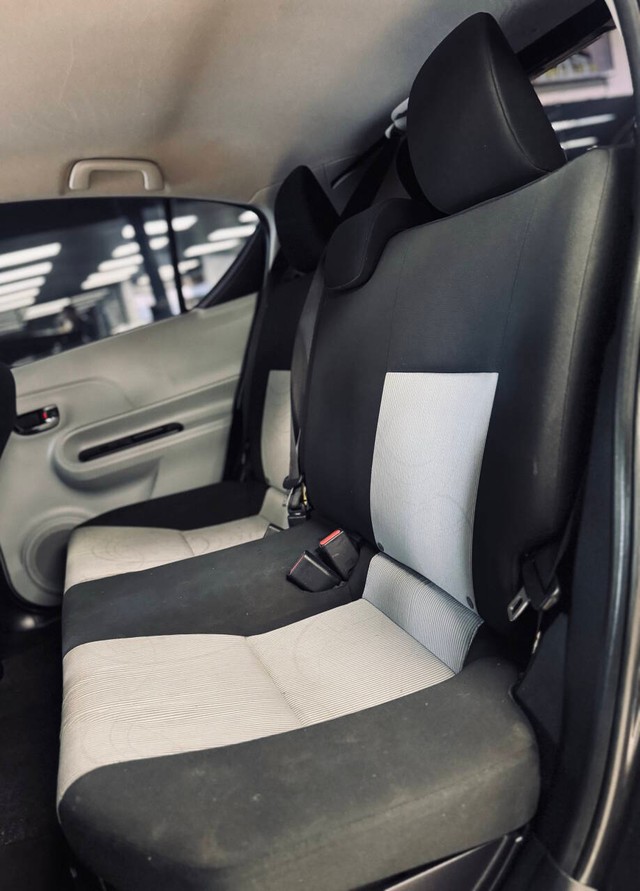 Toyota Prius c Vehicle Full-screen Gallery Image 14