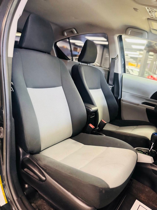 Toyota Prius c Vehicle Full-screen Gallery Image 15