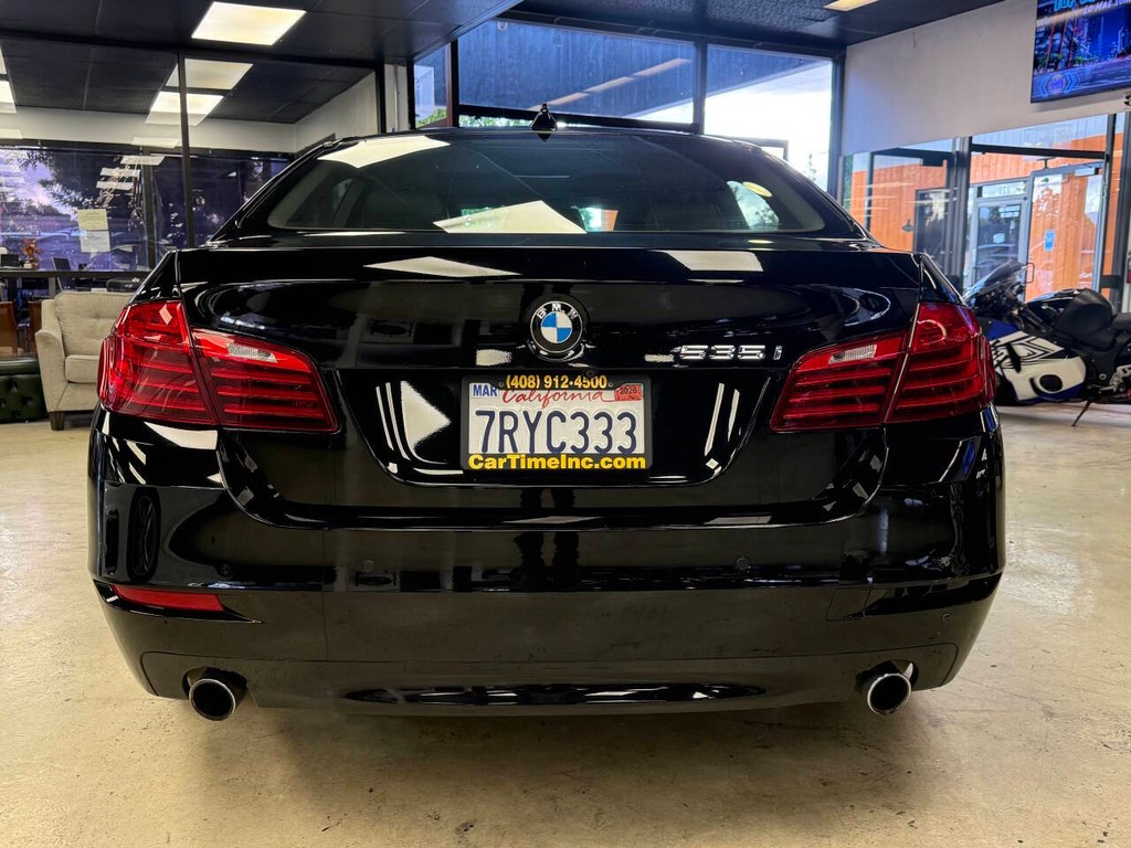 BMW 5 Series Vehicle Full-screen Gallery Image 04