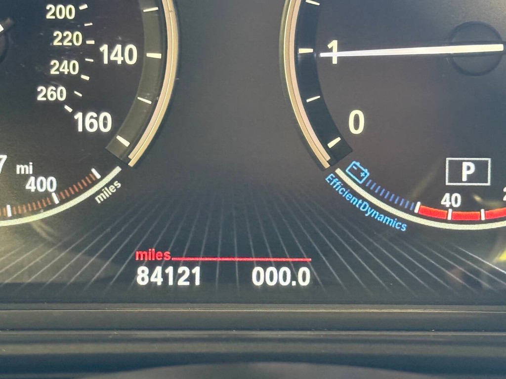 BMW 5 Series Vehicle Full-screen Gallery Image 14