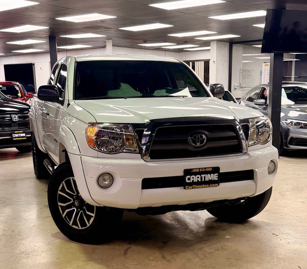 Toyota Tacoma Vehicle Full-screen Gallery Image 02