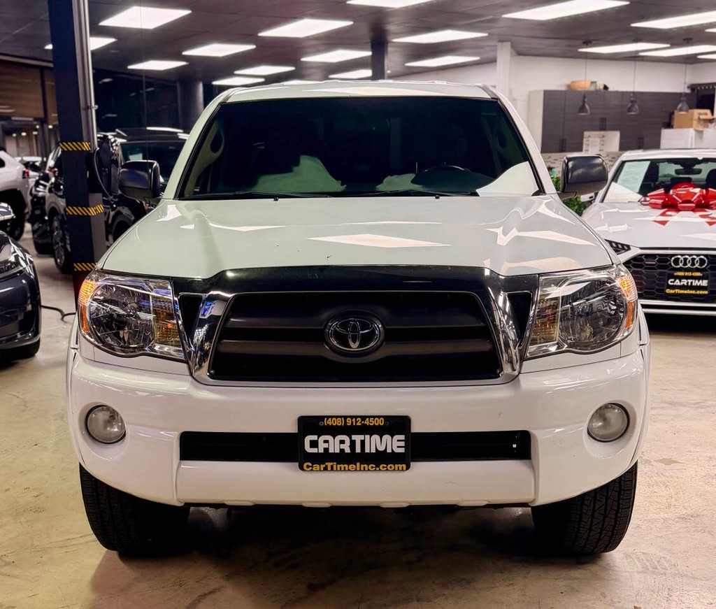 Toyota Tacoma Vehicle Full-screen Gallery Image 03