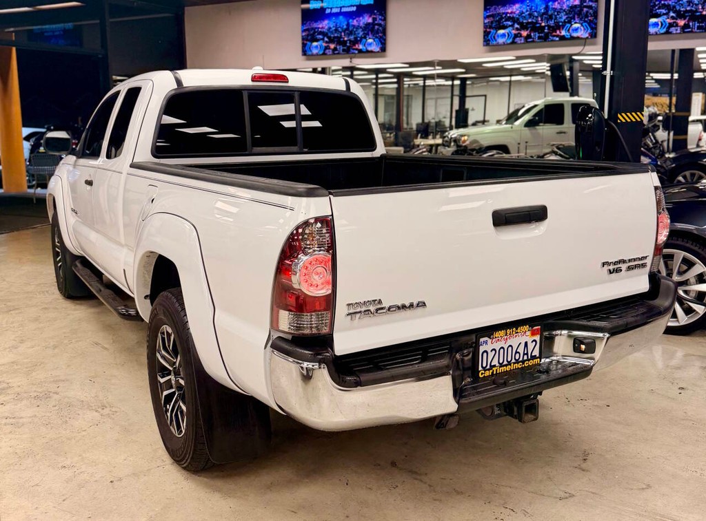 Toyota Tacoma Vehicle Full-screen Gallery Image 05