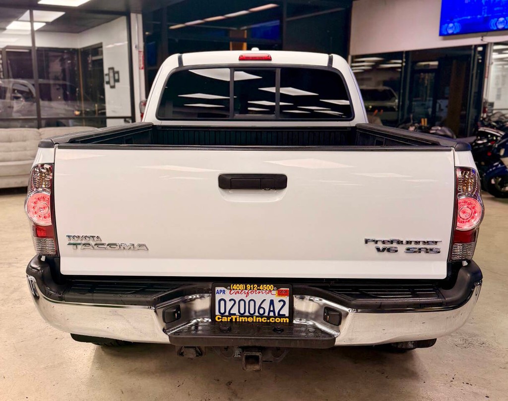 Toyota Tacoma Vehicle Full-screen Gallery Image 07