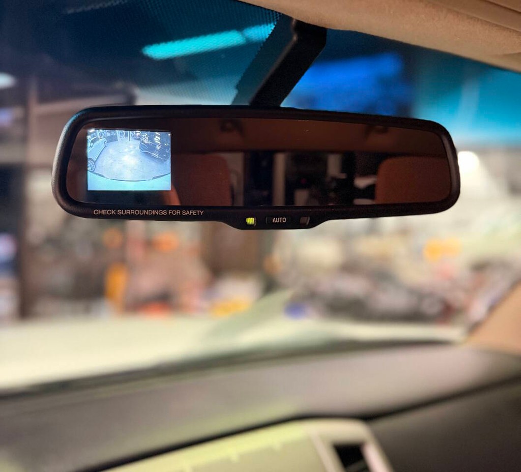 Toyota Tacoma Vehicle Full-screen Gallery Image 11