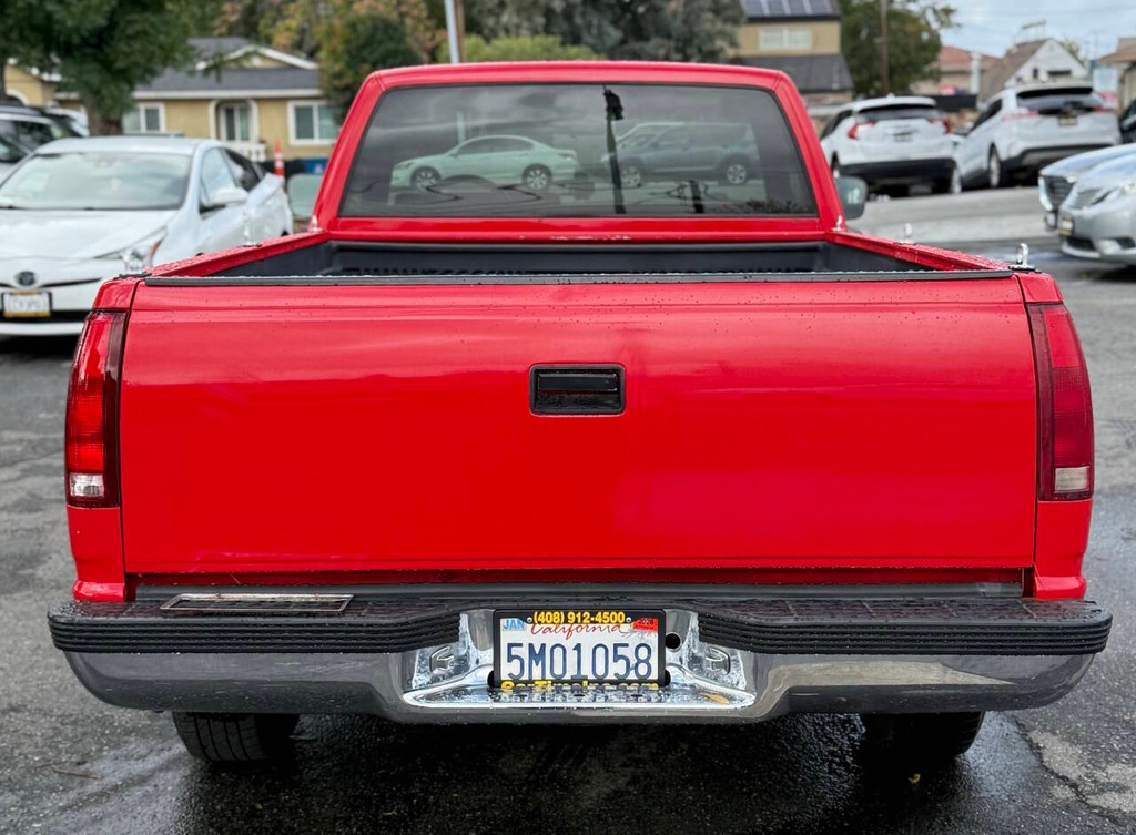 Chevrolet C/K 1500 Series Vehicle Full-screen Gallery Image 07