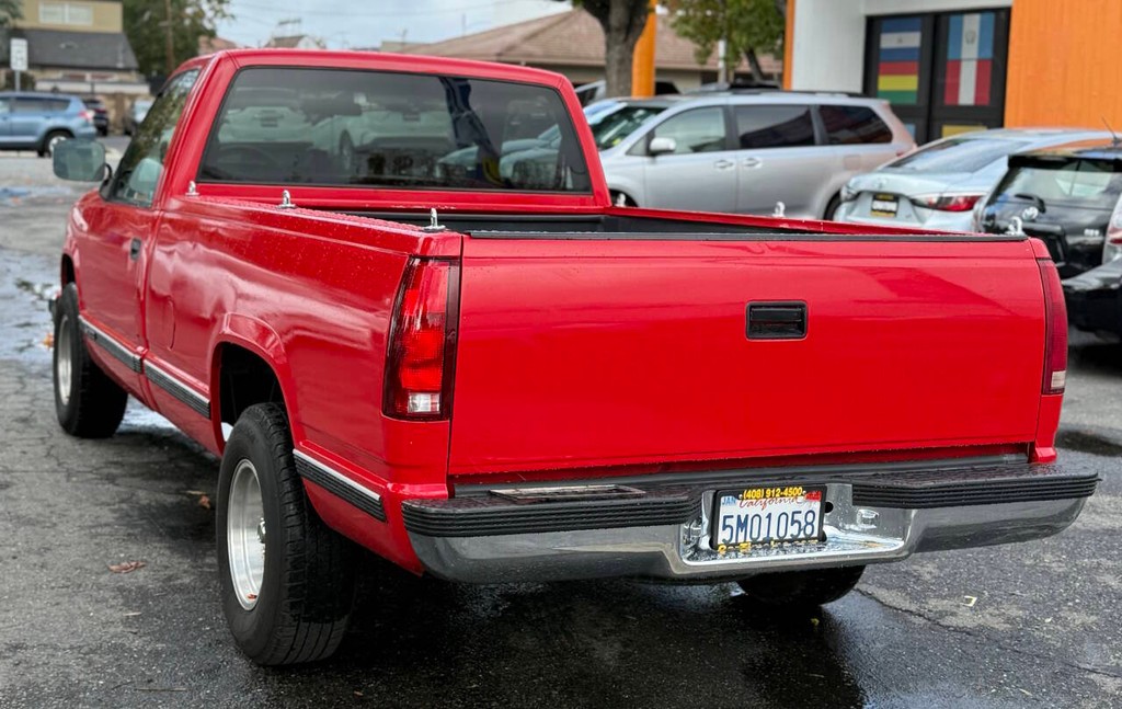 Chevrolet C/K 1500 Series Vehicle Full-screen Gallery Image 08