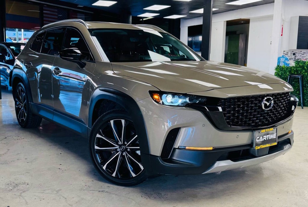 Mazda CX-50 Vehicle Full-screen Gallery Image 04