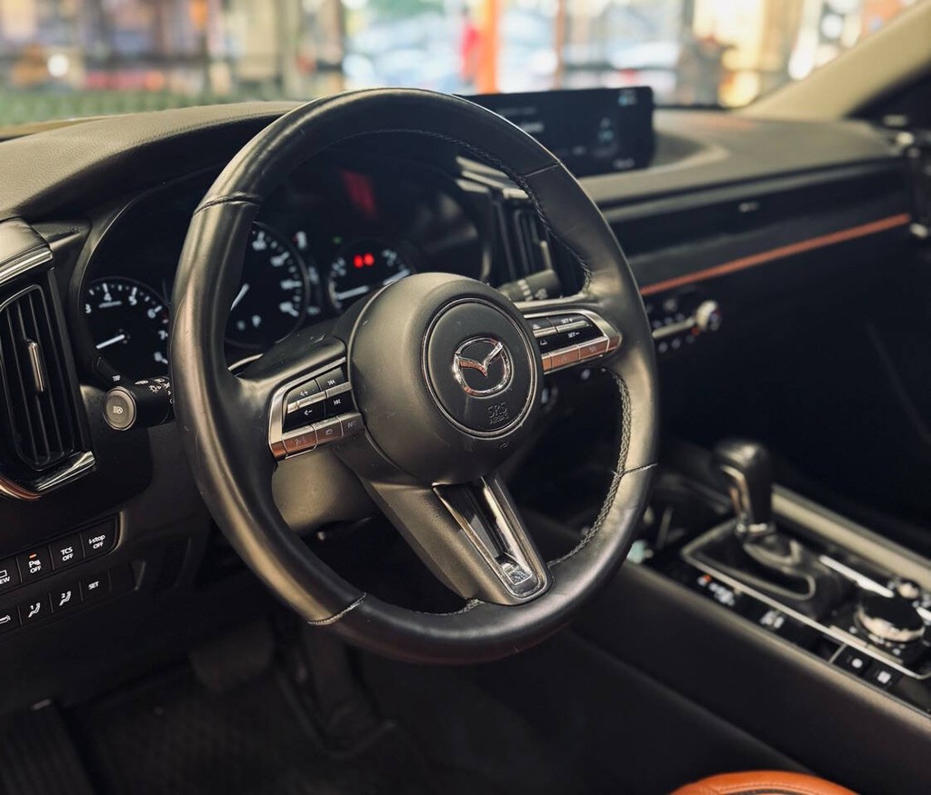 Mazda CX-50 Vehicle Full-screen Gallery Image 10