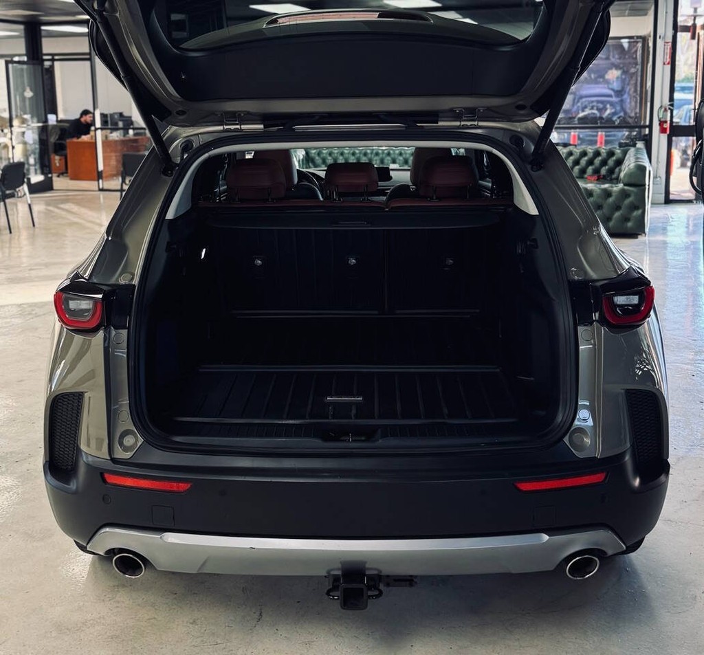 Mazda CX-50 Vehicle Full-screen Gallery Image 19