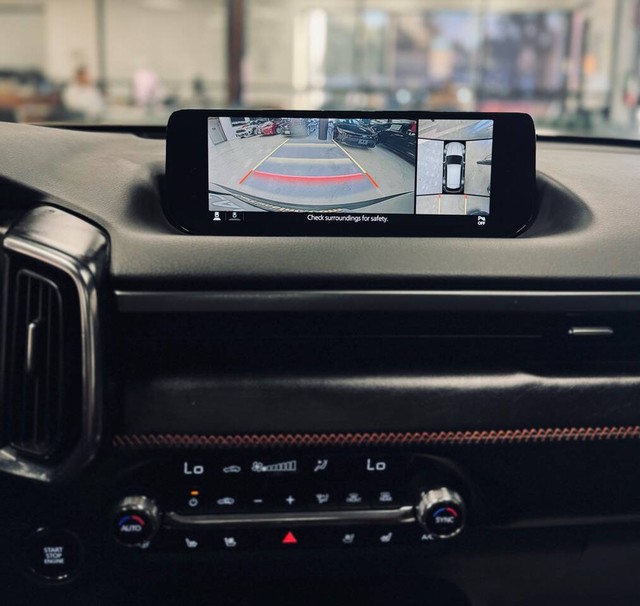 Mazda CX-50 Vehicle Full-screen Gallery Image 13