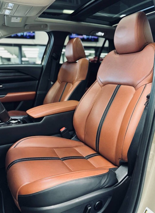 Mazda CX-50 Vehicle Full-screen Gallery Image 16