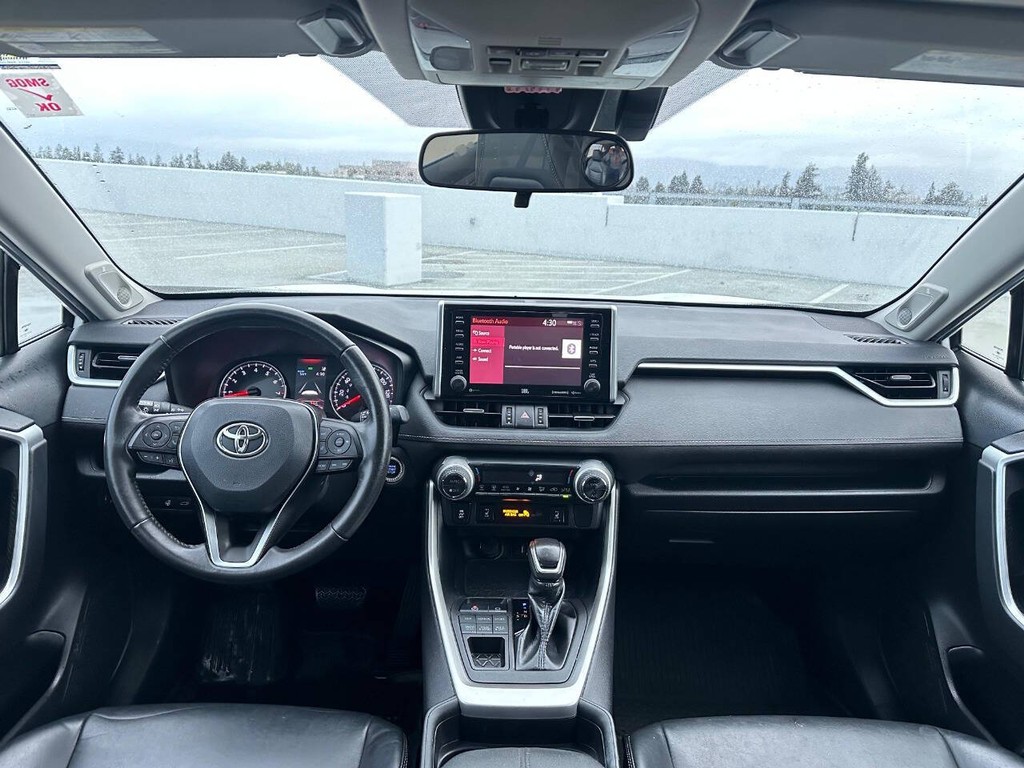 Toyota RAV4 Vehicle Full-screen Gallery Image 10