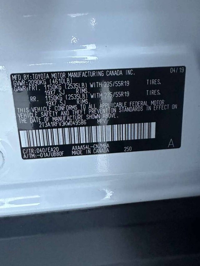 Toyota RAV4 Vehicle Full-screen Gallery Image 09