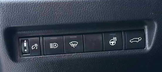 Toyota RAV4 Vehicle Full-screen Gallery Image 18