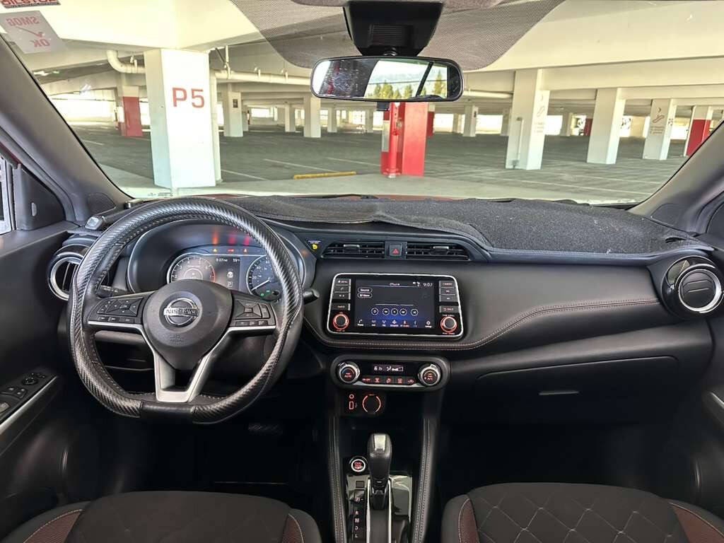 Nissan Kicks Vehicle Full-screen Gallery Image 09