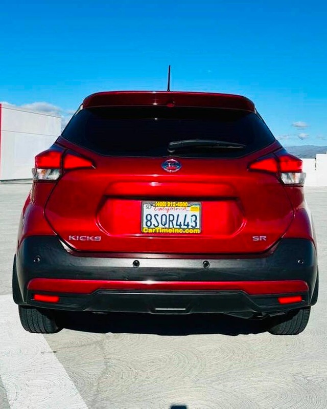 Nissan Kicks Vehicle Full-screen Gallery Image 06