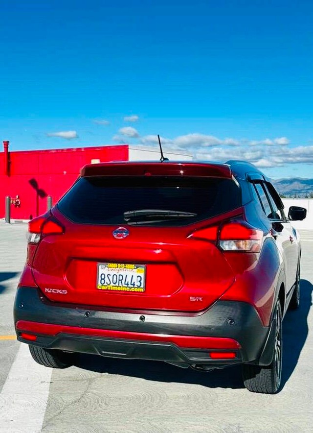 Nissan Kicks Vehicle Full-screen Gallery Image 07