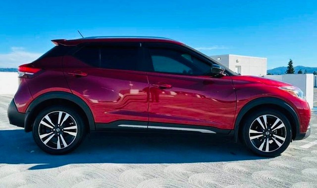Nissan Kicks Vehicle Full-screen Gallery Image 08