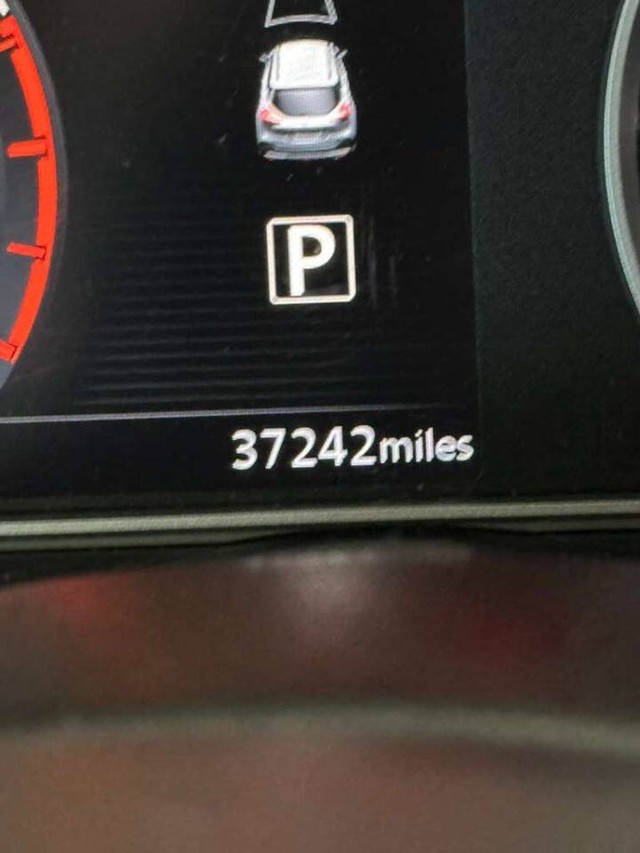 Nissan Kicks Vehicle Full-screen Gallery Image 11