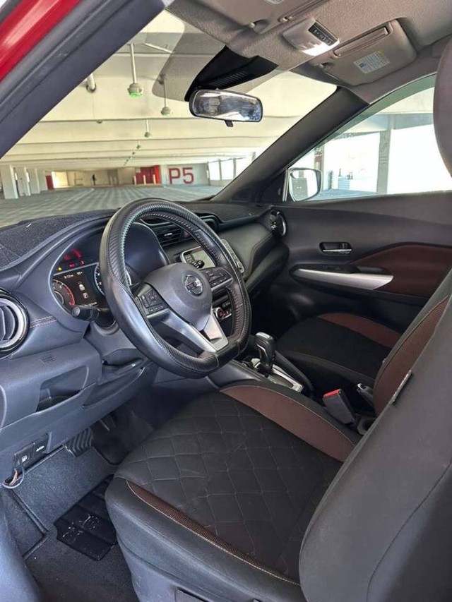 Nissan Kicks Vehicle Full-screen Gallery Image 12