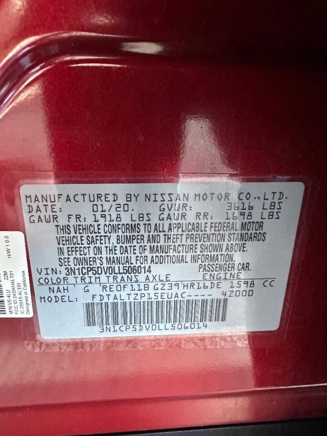 Nissan Kicks Vehicle Full-screen Gallery Image 17